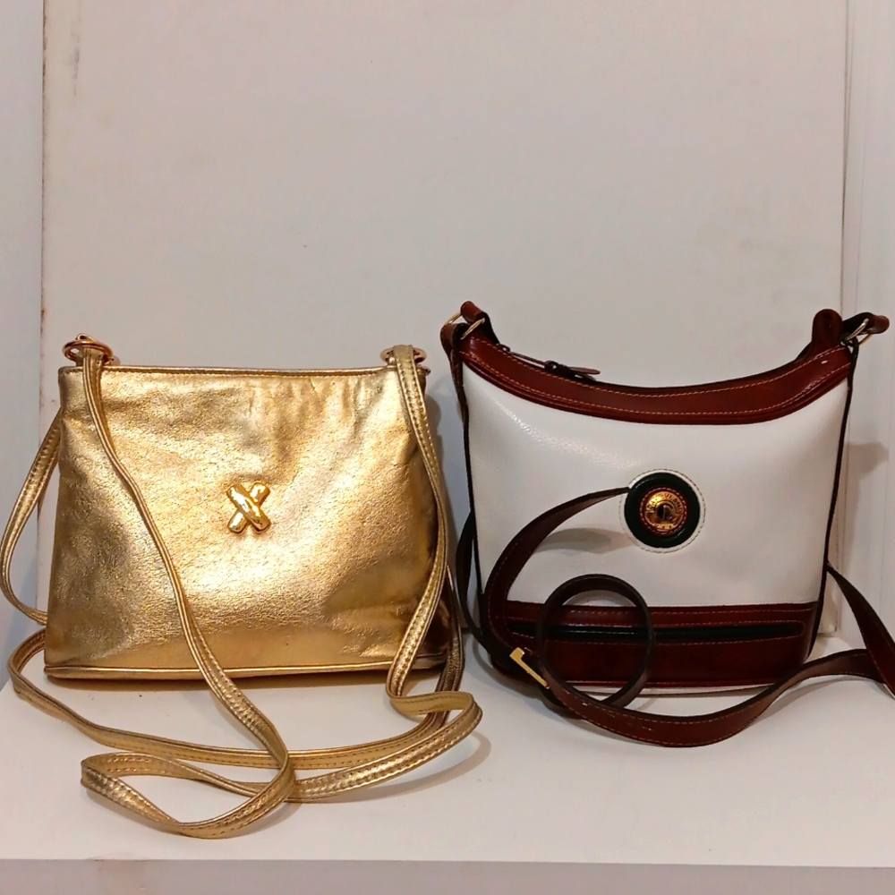 2 shoulder bags
